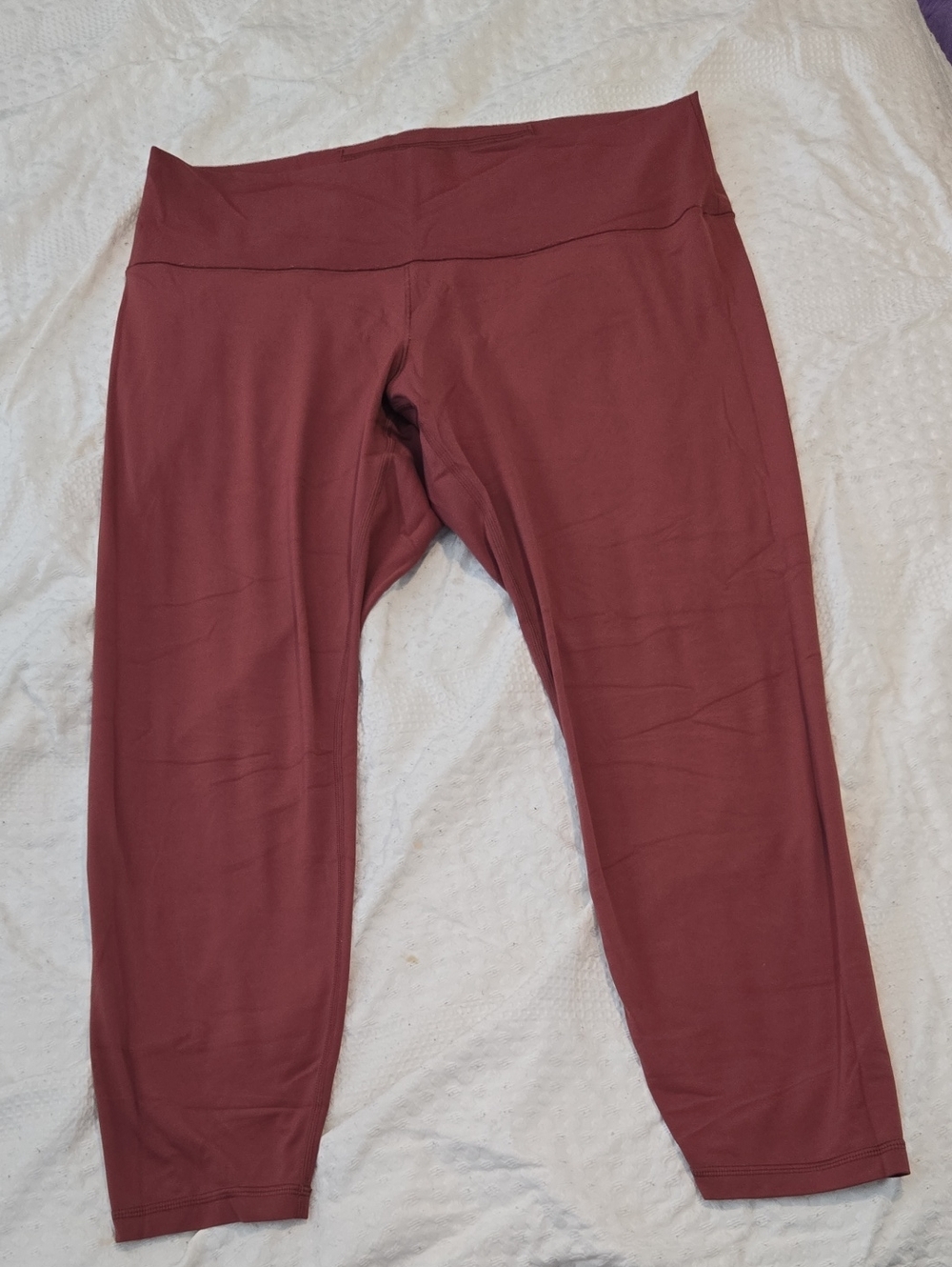 Old NAVY Cropped Active Leggings in Deep Mauve